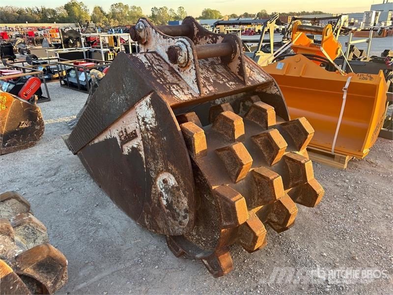 Felco 36 in Compactor Excavator Bucket دلاء