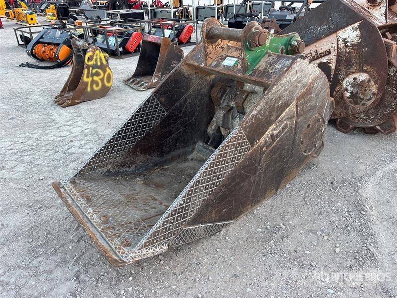 Felco 36 in Compactor Excavator Bucket دلاء