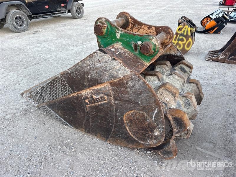 Felco 36 in Compactor Excavator Bucket دلاء