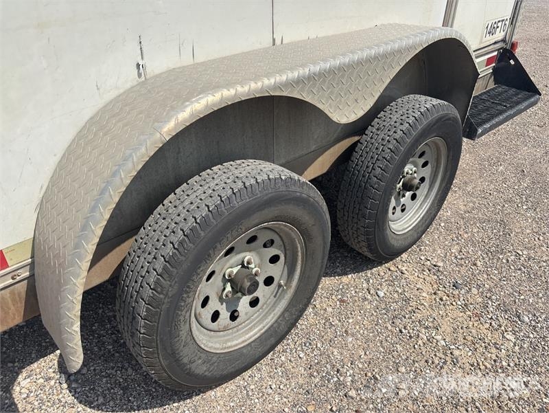 Fiber Optic Centralia 11 ft T/A Enclosed Trailer Furgons