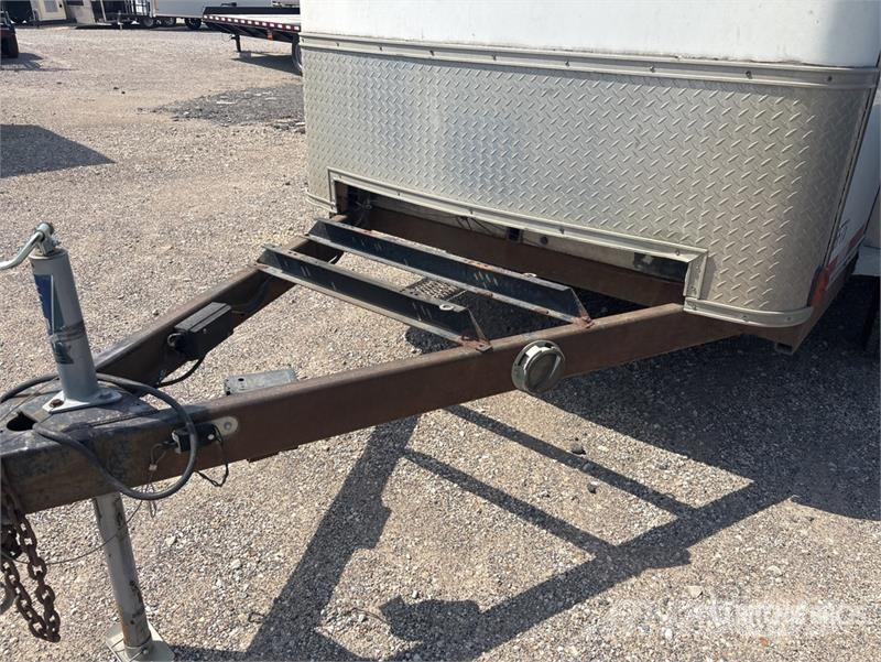 Fiber Optic Centralia 11 ft T/A Enclosed Trailer Furgons