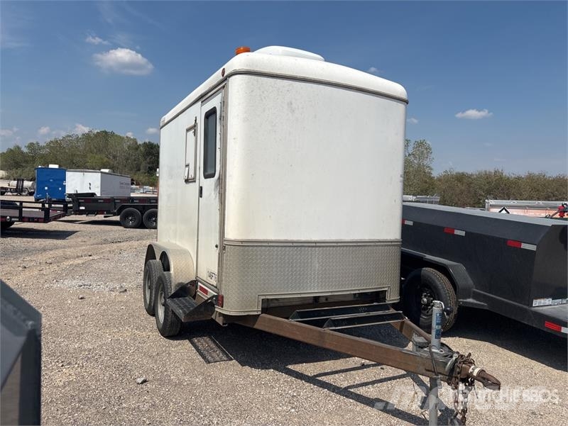Fiber Optic Centralia 11 ft T/A Enclosed Trailer Furgons