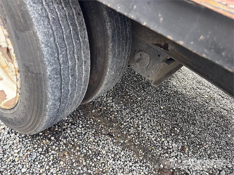 Fontaine HCVTX12WSA 80000 lb 48 ft T/A Spread Axle Step Dec Low loaders