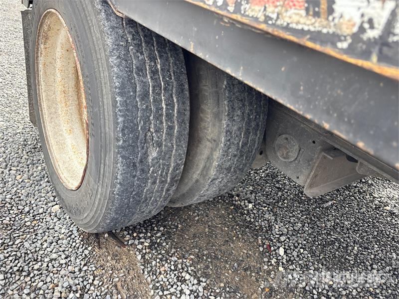 Fontaine HCVTX12WSA 80000 lb 48 ft T/A Spread Axle Step Dec Low loaders