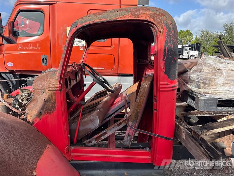 Ford 4x2 Flatbed Dump Truck Pašizgāzējs
