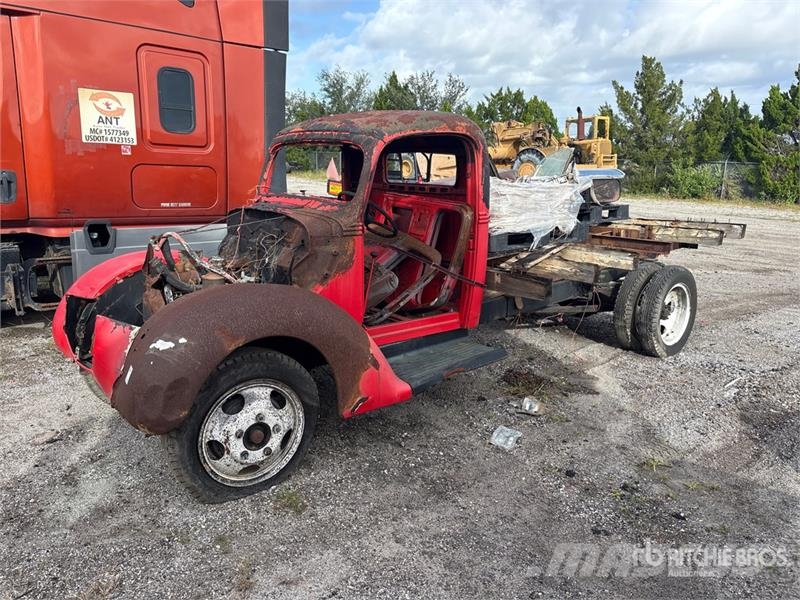 Ford 4x2 Flatbed Dump Truck Pašizgāzējs