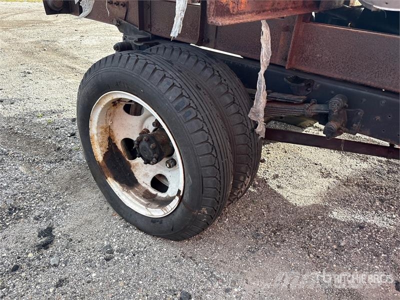 Ford 4x2 Flatbed Dump Truck Pašizgāzējs