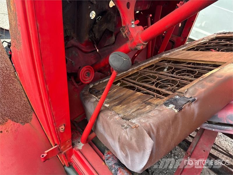Ford 4x2 Flatbed Dump Truck Pašizgāzējs