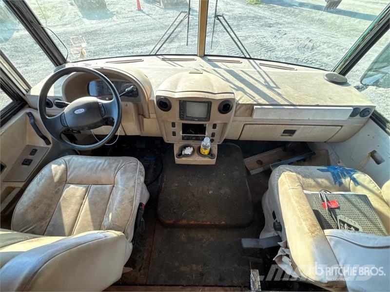 Ford 4x2 Motor Home Lakóautó és lakókocsi