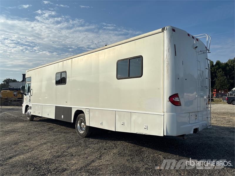Ford 4x2 Motor Home Lakóautó és lakókocsi