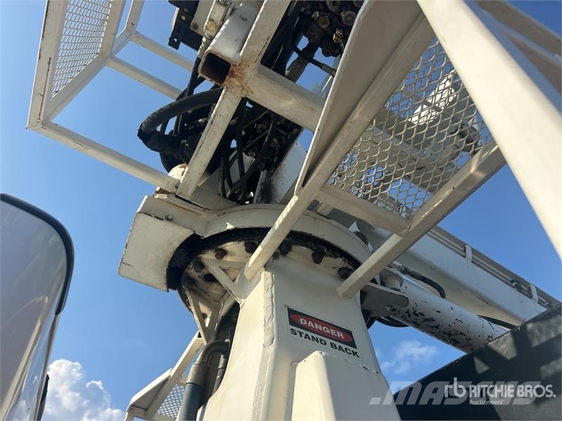 Ford 8000 Knuckle Boom on Ford F-750 4x2 Grapple Truck خطاطيف