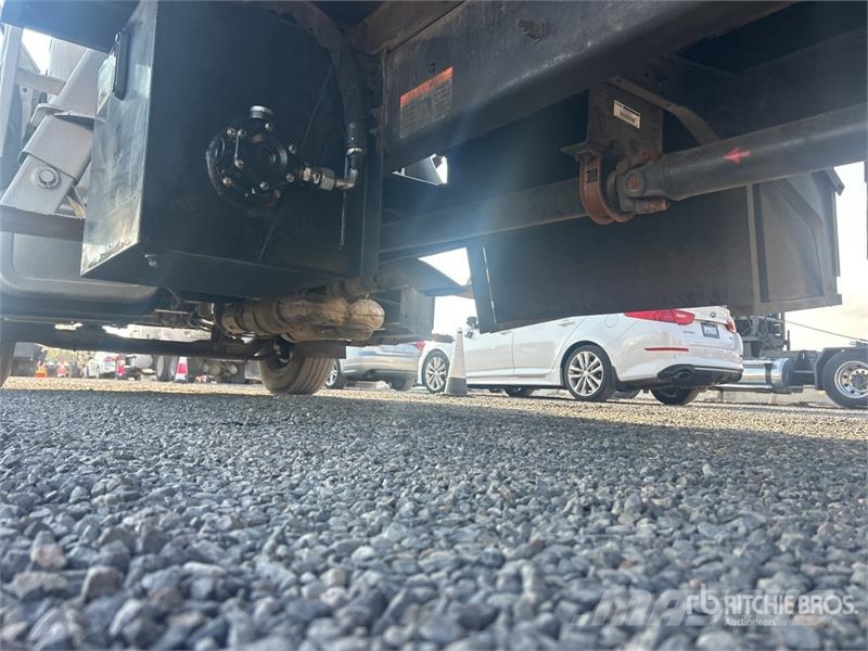 Ford 8000 Knuckle Boom on Ford F-750 4x2 Grapple Truck خطاطيف