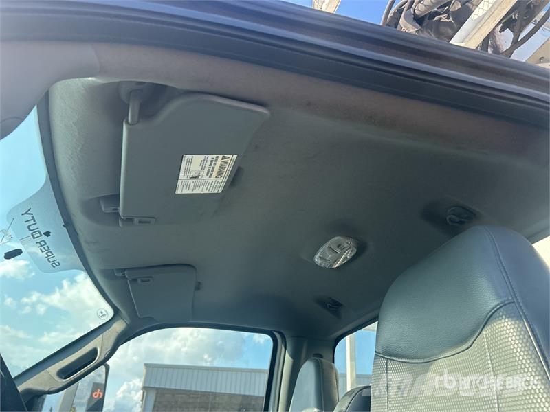Ford 8000 Knuckle Boom on Ford F-750 4x2 Grapple Truck خطاطيف