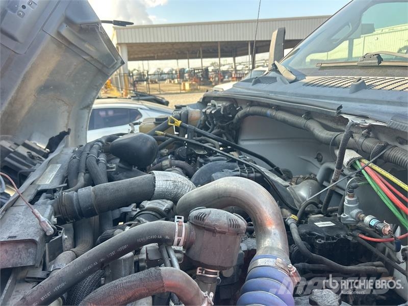 Ford 8000 Knuckle Boom on Ford F-750 4x2 Grapple Truck خطاطيف