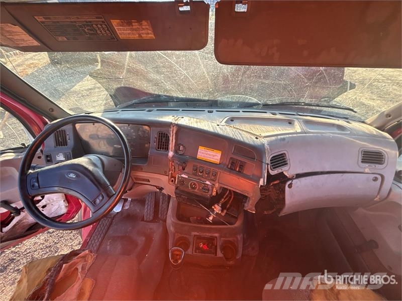 Ford Boom on Ford LT9513 Grapple Truck Greifer