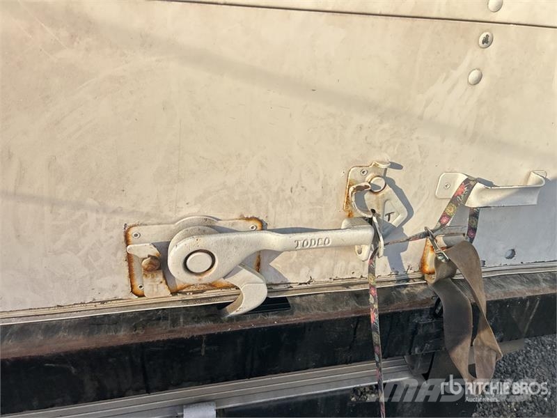 Ford Commercial E350 4x2 Van Truck (Inoperable) Furgoonautod