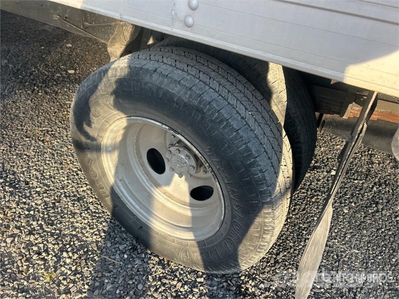 Ford Commercial E350 4x2 Van Truck (Inoperable) Furgoonautod