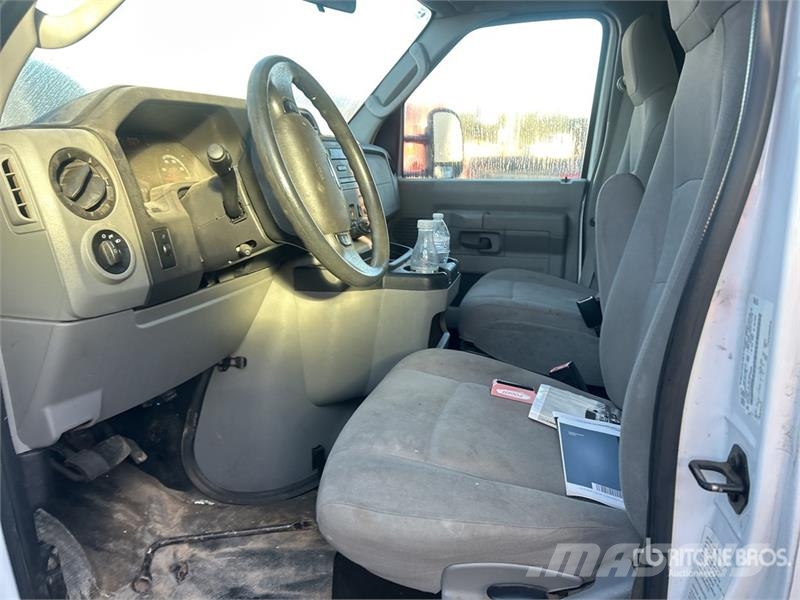 Ford Commercial E350 4x2 Van Truck (Inoperable) Furgoonautod