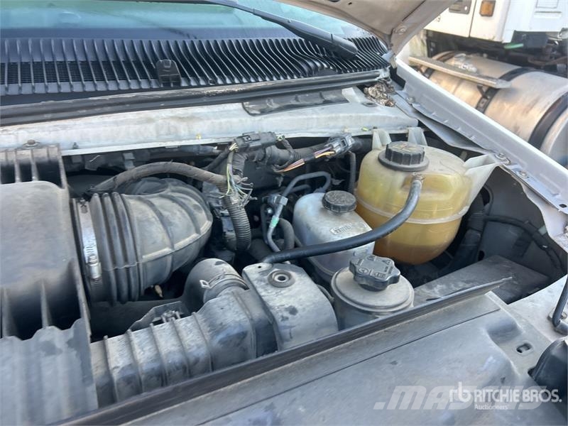 Ford Commercial E350 4x2 Van Truck (Inoperable) Furgoonautod