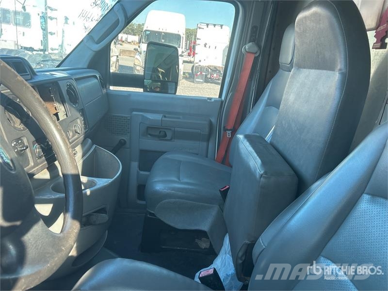 Ford Commercial E350 4x2 Van Truck (Inoperable) Kofferaufbau