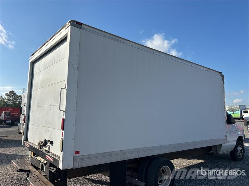 Ford Commercial E350 4x2 Van Truck (Inoperable) Kofferaufbau