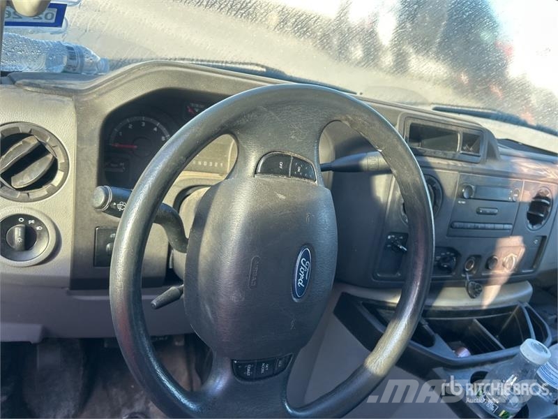 Ford Commercial E350 4x2 Van Truck (Inoperable) Furgoonautod