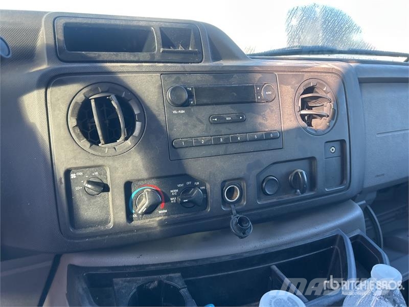 Ford Commercial E350 4x2 Van Truck (Inoperable) Furgoonautod