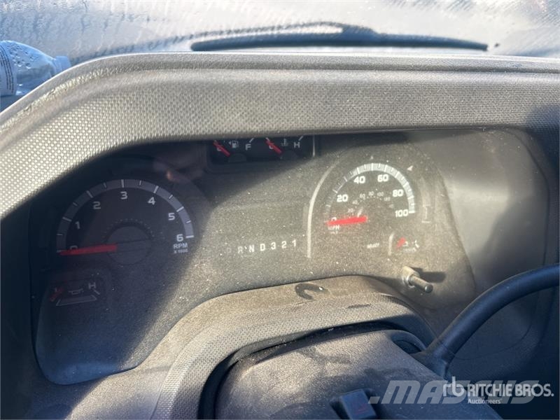 Ford Commercial E350 4x2 Van Truck (Inoperable) Furgoonautod