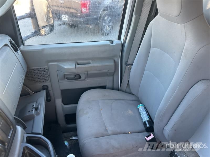 Ford Commercial E350 4x2 Van Truck (Inoperable) Furgoonautod