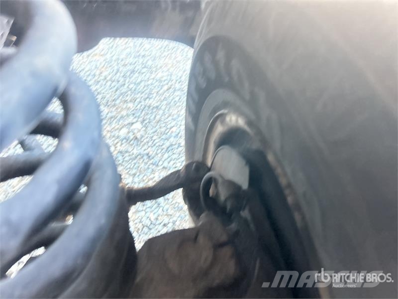 Ford Commercial E350 4x2 Van Truck (Inoperable) Furgoonautod