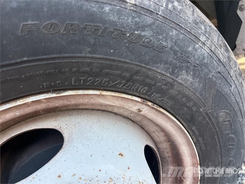 Ford Commercial E350 4x2 Van Truck (Inoperable) Kofferaufbau