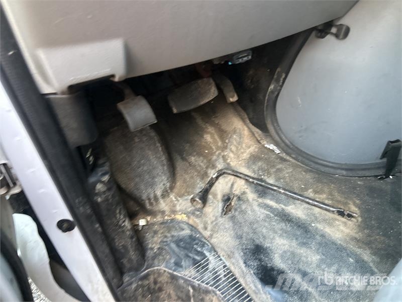 Ford Commercial E350 4x2 Van Truck (Inoperable) Furgoonautod
