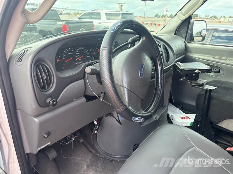 Ford E-350 Dostavna vozila / kombiji