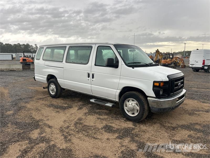 Ford E-350 Busy / Vany