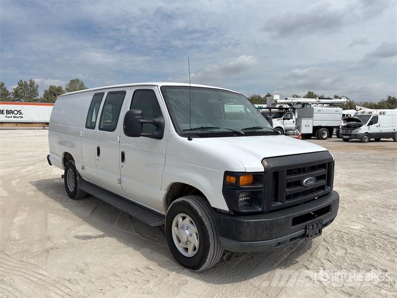 Ford E-350 Preču pārvadāšanas furgoni