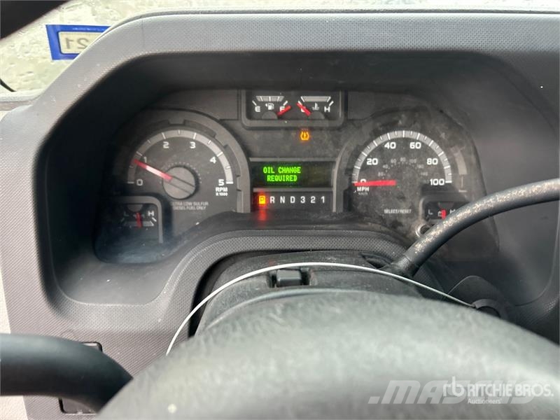 Ford E-350 Busy / Vany