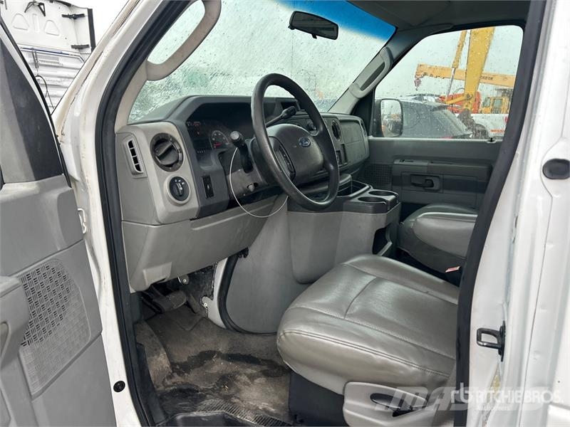 Ford E-350 Busy / Vany