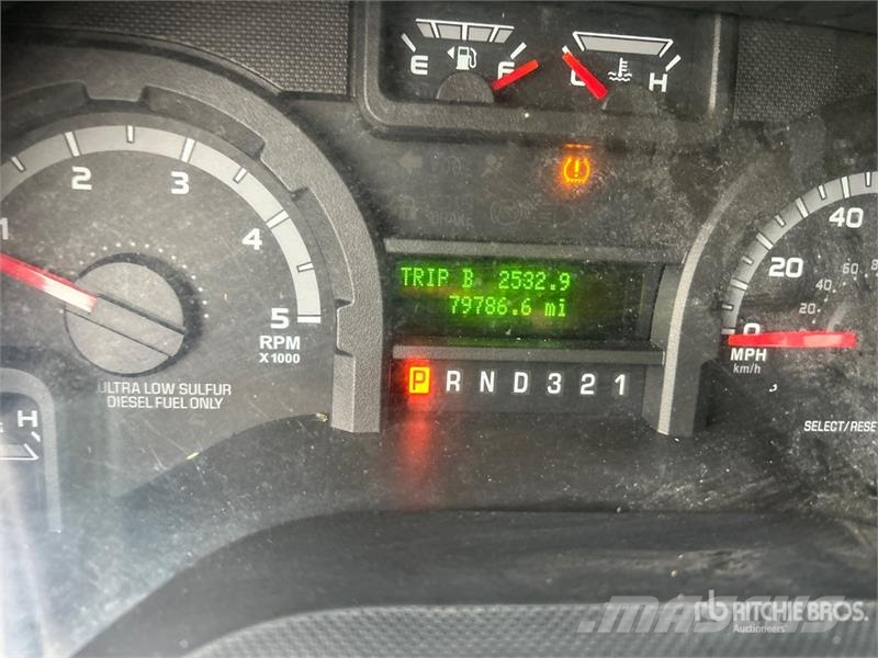 Ford E-350 Busy / Vany