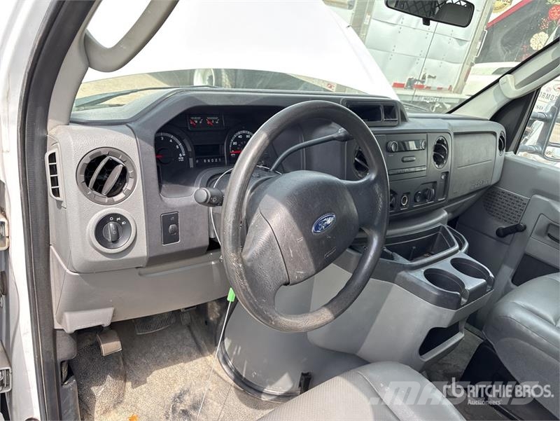Ford E-350 Preču pārvadāšanas furgoni