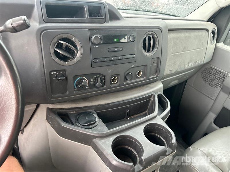 Ford E-350 Busy / Vany
