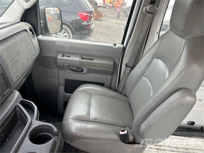 Ford E-350 Busy / Vany