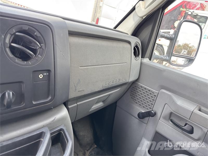 Ford E-350 Preču pārvadāšanas furgoni