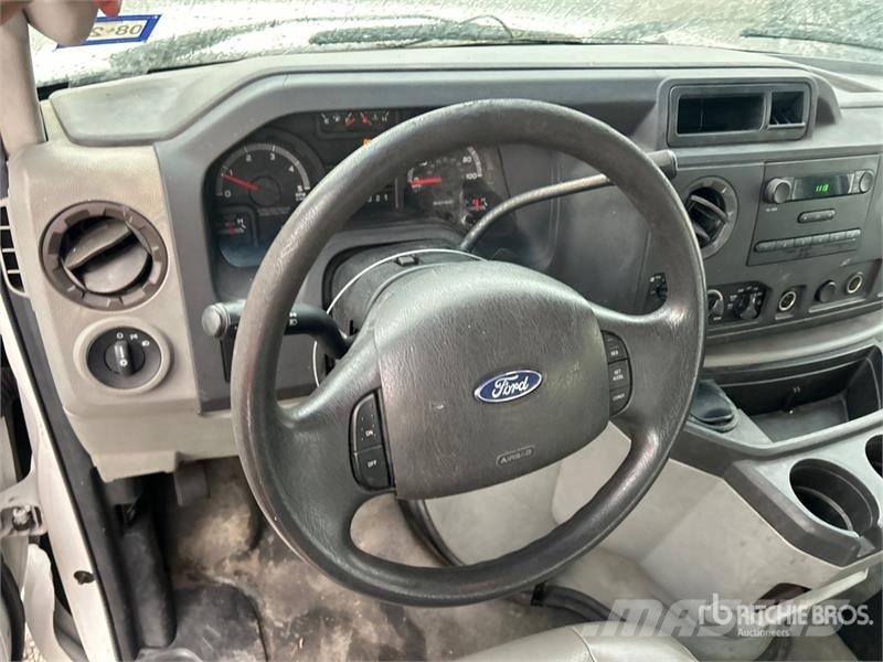 Ford E-350 Busy / Vany