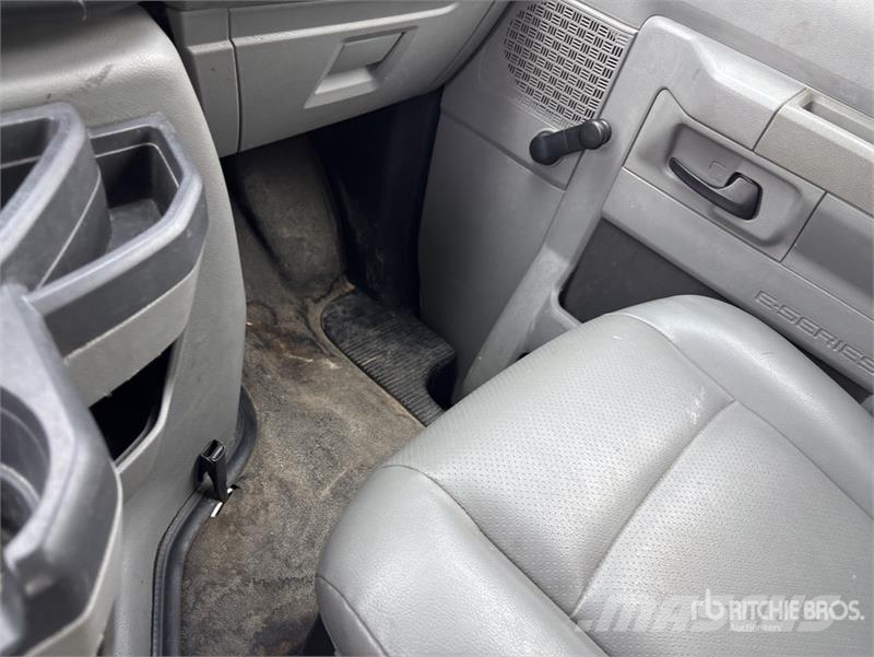 Ford E-350 Preču pārvadāšanas furgoni