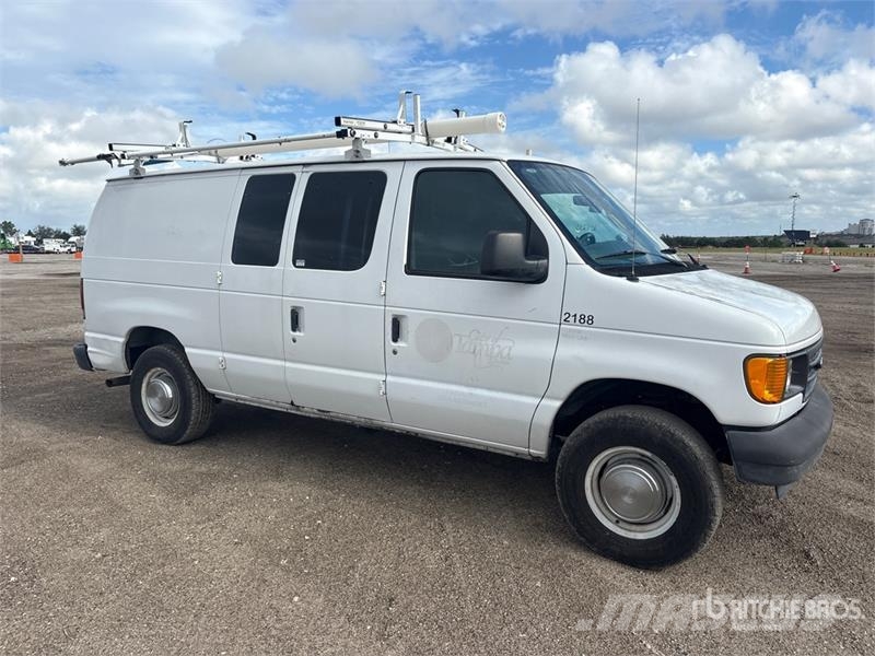 Ford E-350 Dostavna vozila / kombiji