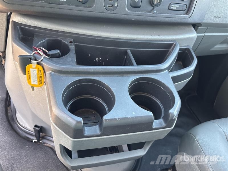 Ford E-350 4x2 Van Truck Camiones con caja de remolque