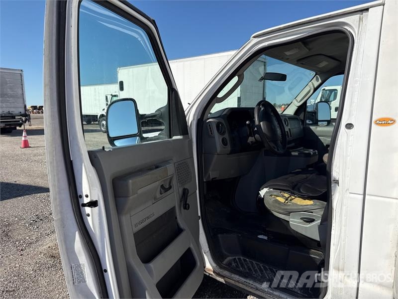 Ford E-350 4x2 Van Truck (Inoperable) Camion Fourgon