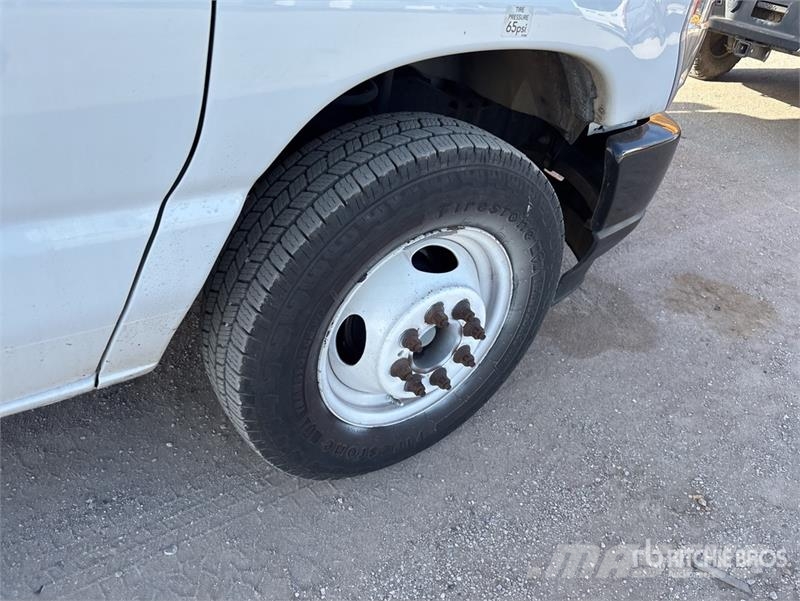 Ford E-350 4x2 Van Truck Camiones con caja de remolque