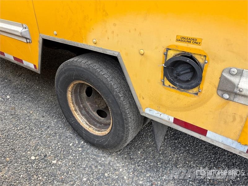 Ford E-350 4x2 Van Truck (Inoperable) Box body trucks