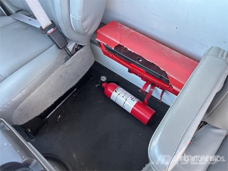Ford E-350 4x2 Van Truck Camiones con caja de remolque